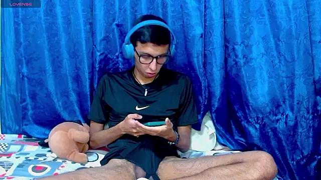 DavTwink3100 online show from 18, 3, 2026