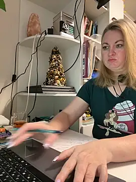 Amelia-Diamond online show from 3, 12, 2025