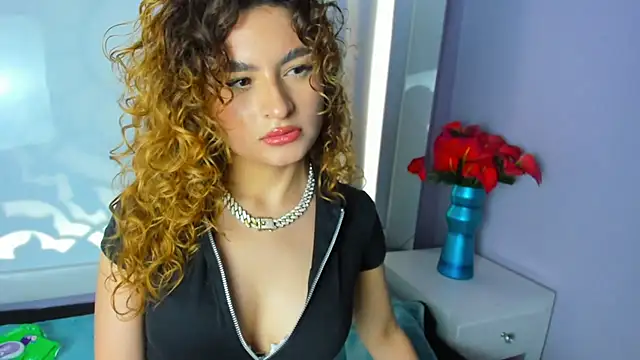 Snapshot of EmiliRouse_ chatting on 26, 11, 2025 EmiliRouse online show from 26, 11, 2025