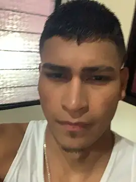 Snapshot of Emiliano_Reyes chatting on 23, 4, 2026 Emiliano Reyes online show from 23, 4, 2026