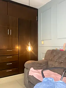 Orianabluee  online show from 20, 11, 2025