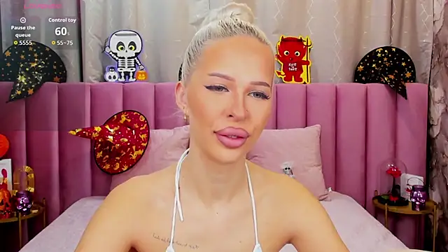 Snapshot of KailaCrystall chatting on 1, 11, 2025 KailaCrystall online show from 1, 11, 2025