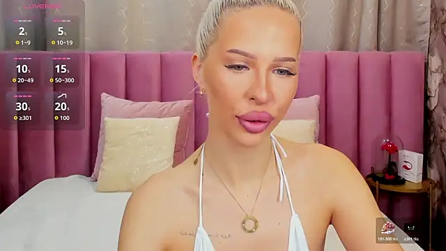 Snapshot of KailaCrystall chatting on 6, 11, 2025 KailaCrystall online show from 6, 11, 2025