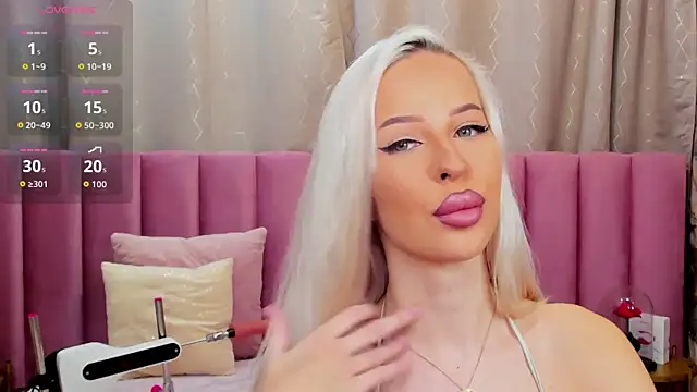 Snapshot of KailaCrystall chatting on 13, 11, 2025 KailaCrystall online show from 13, 11, 2025