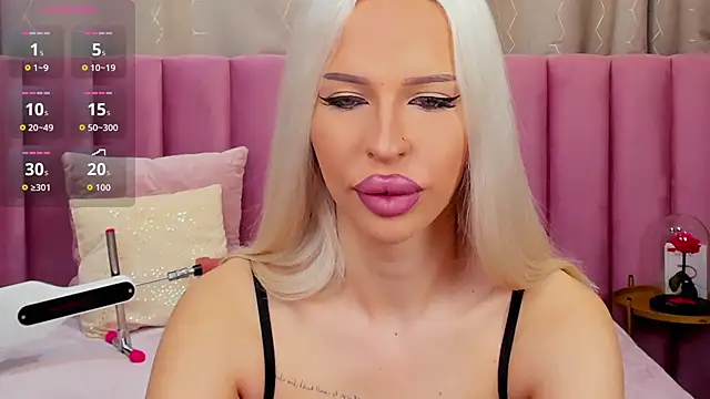 Snapshot of KailaCrystall chatting on 17, 11, 2025 KailaCrystall online show from 17, 11, 2025