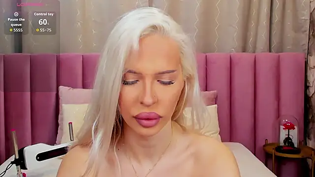 Snapshot of KailaCrystall chatting on 4, 12, 2025 KailaCrystall online show from 4, 12, 2025