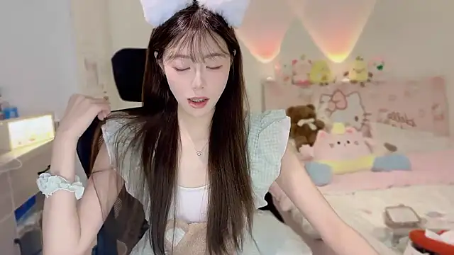 Snapshot of Onecutelittle chatting on 7, 11, 2025 Onecutelittle online show from 7, 11, 2025