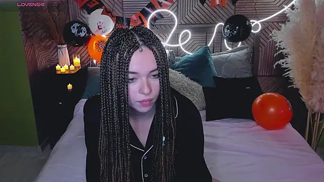 Snapshot of _HypeQueen_ chatting on 19, 10, 2025 HypeQueen online show from 19, 10, 2025