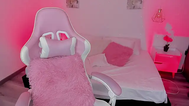 Snapshot of cherryvixen_ chatting on 28, 11, 2025 cherryvixen online show from 28, 11, 2025