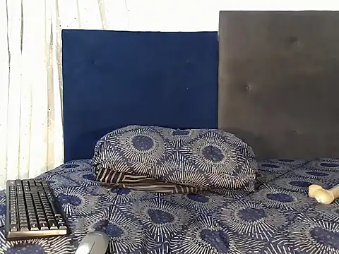 MinnieBee101 online show from 8, 3, 2026