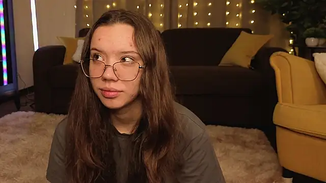 FabiolaCowing online show from 9, 11, 2025