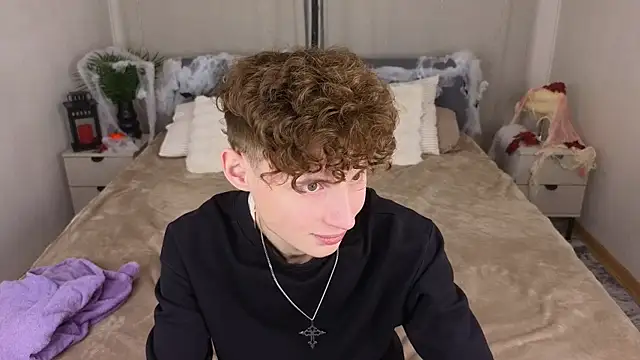 Snapshot of crisp1n chatting on 30, 10, 2025 crisp1n online show from 30, 10, 2025