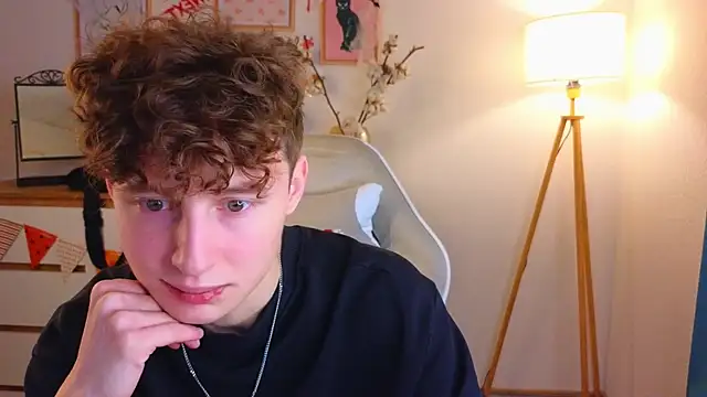 Snapshot of crisp1n chatting on 11, 11, 2025 crisp1n online show from 11, 11, 2025