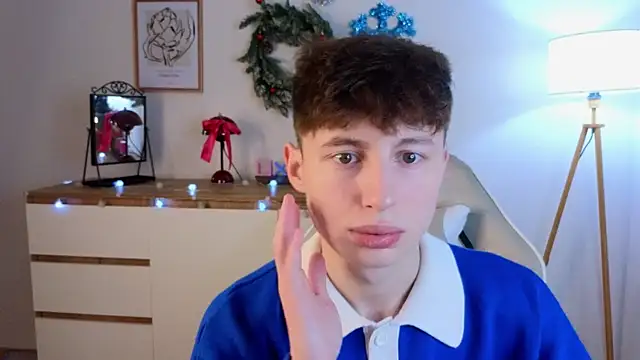 Snapshot of crisp1n chatting on 14, 12, 2025 crisp1n online show from 14, 12, 2025