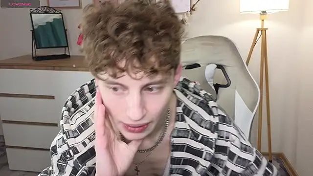 Snapshot of crisp1n chatting on 6, 2, 2026 crisp1n online show from 6, 2, 2026