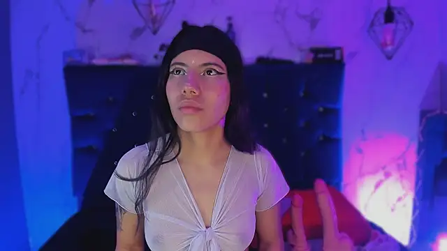 Snapshot of Dakotaa_Johnson chatting on 11, 11, 2025 Dakotaa Johnson online show from 11, 11, 2025