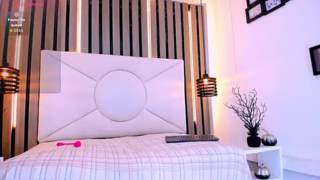 Natzuki 1 online show from 5, 3, 2026