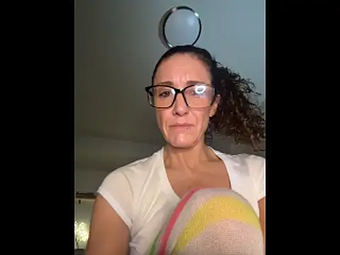 Snapshot of PetitemarieeThaReal chatting on 19, 11, 2025 PetitemarieeThaReal online show from 19, 11, 2025