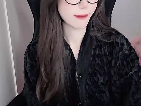 Snapshot of -Alicee- chatting on 19, 11, 2025 -Alicee- online show from 19, 11, 2025