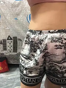 Snapshot of HinayLa chatting on 17, 12, 2025 HinayLa online show from 17, 12, 2025