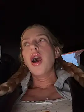 kira mia online show from 5, 3, 2026