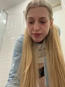 kira mia online show from 18, 4, 2026