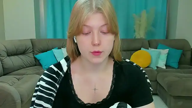 Snapshot of Stella_Light chatting on 4, 11, 2025 Stella Light online show from 4, 11, 2025