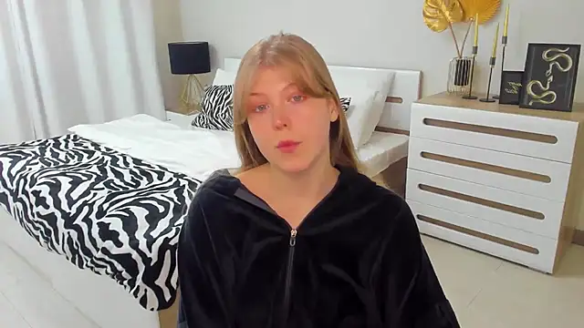 Snapshot of Stella_Light chatting on 8, 11, 2025 Stella Light online show from 8, 11, 2025