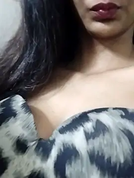 Snapshot of Aaliya_BigBoobs_1 chatting on 28, 10, 2025 Aaliya BigBoobs 1 online show from 28, 10, 2025