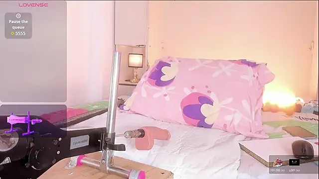 Snapshot of Blackywhiite chatting on 13, 11, 2025 Blackywhiite online show from 13, 11, 2025