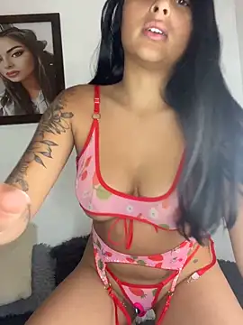 Snapshot of morenaQueen_ chatting on 14, 11, 2025 morenaQueen online show from 14, 11, 2025