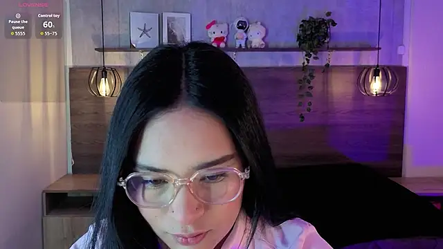 Snapshot of Isa_doux chatting on 4, 7, 2026 Isa doux online show from 4, 7, 2026
