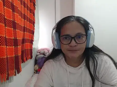 Snapshot of Kinkybela2025 chatting on 8, 8, 2026 Kinkybela2025 online show from 8, 8, 2026