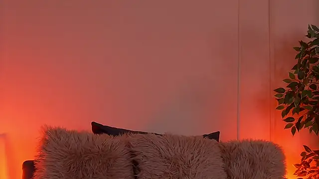 Snapshot of CrystalRedx chatting on 4, 12, 2025 CrystalRedx online show from 4, 12, 2025