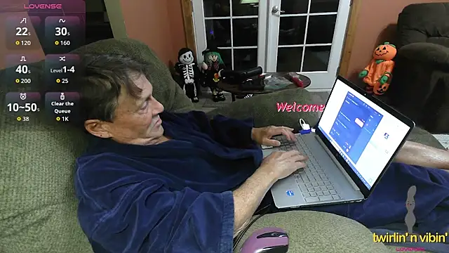 Snapshot of DoubleTrouble59 chatting on 27, 10, 2025 DoubleTrouble59 online show from 27, 10, 2025