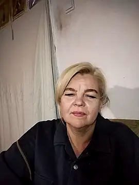 Snapshot of TiaBeauty9182 chatting on 21, 10, 2025 TiaBeauty9182 online show from 21, 10, 2025