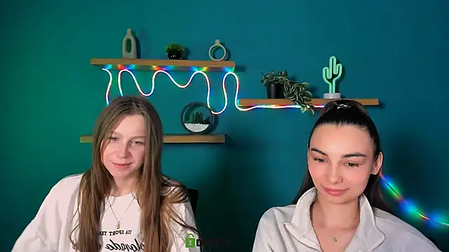 Snapshot of kira_light__ chatting on 4, 12, 2025 kira light online show from 4, 12, 2025