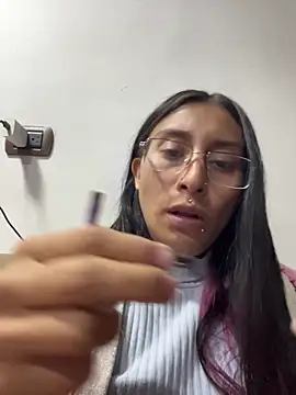 Snapshot of Violeet-Smith chatting on 2, 11, 2025 Violeet-Smith online show from 2, 11, 2025