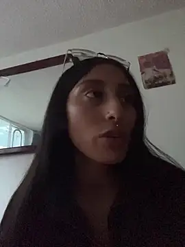 Snapshot of Violeet-Smith chatting on 21, 11, 2025 Violeet-Smith online show from 21, 11, 2025