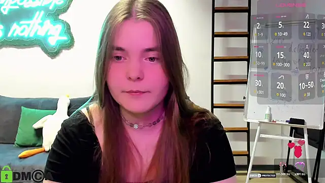 Snapshot of MiraaBloom chatting on 6, 11, 2025 MiraaBloom online show from 6, 11, 2025