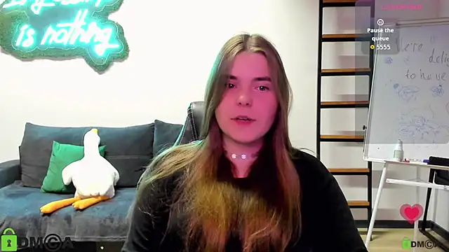 Snapshot of MiraaBloom chatting on 11, 11, 2025 MiraaBloom online show from 11, 11, 2025