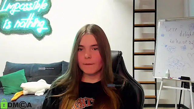 Snapshot of MiraaBloom chatting on 13, 11, 2025 MiraaBloom online show from 13, 11, 2025