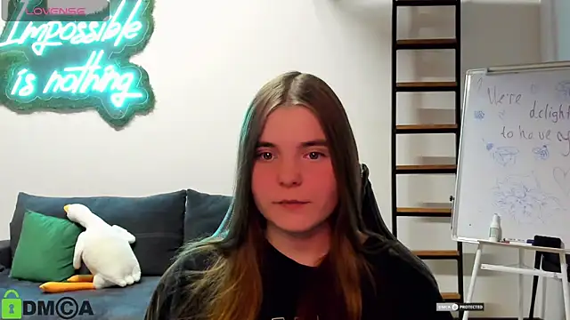 Snapshot of MiraaBloom chatting on 17, 11, 2025 MiraaBloom online show from 17, 11, 2025