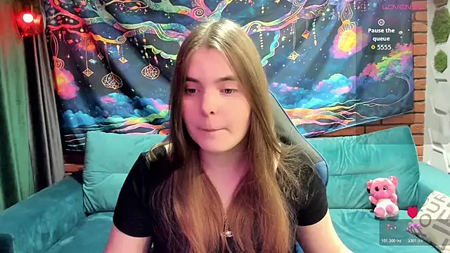 Snapshot of MiraaBloom chatting on 4, 12, 2025 MiraaBloom online show from 4, 12, 2025