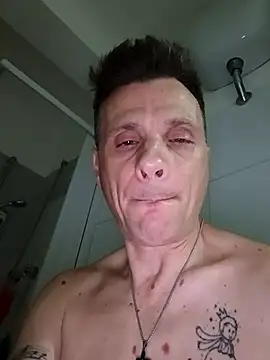 Snapshot of OffshoreCenterline3 chatting on 22, 10, 2025 OffshoreCenterline3 online show from 22, 10, 2025