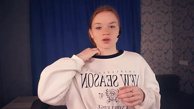 Snapshot of KarlynGow chatting on 21, 11, 2025 KarlynGow online show from 21, 11, 2025