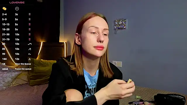 Snapshot of ZolaDickmann chatting on 31, 10, 2025 ZolaDickmann online show from 31, 10, 2025