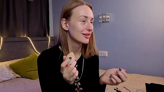 Snapshot of ZolaDickmann chatting on 6, 11, 2025 ZolaDickmann online show from 6, 11, 2025