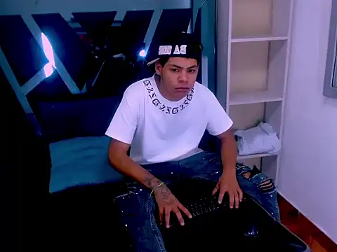 Snapshot of Yordi_Alpha chatting on 7, 11, 2025 Yordi Alpha online show from 7, 11, 2025