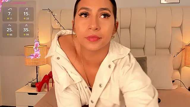 Snapshot of ameliebelle_ chatting on 17, 11, 2025 ameliebelle online show from 17, 11, 2025